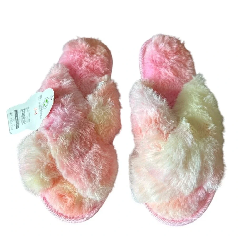 Big Girls Pink White Fuzzy Slippers Size 2/3 New With Tags